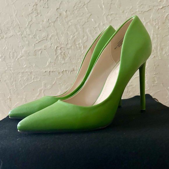 Rouge Pumps/Heels Condition-01 - Picture 2 of 9